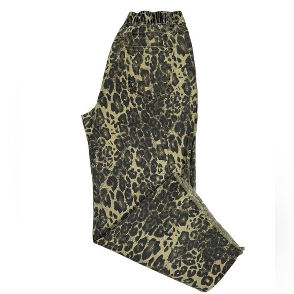 Bluevelvet Boutique Brown Leopard Print Wide Leg Raw Hem Trendy Jeans - Picture 4 of 9